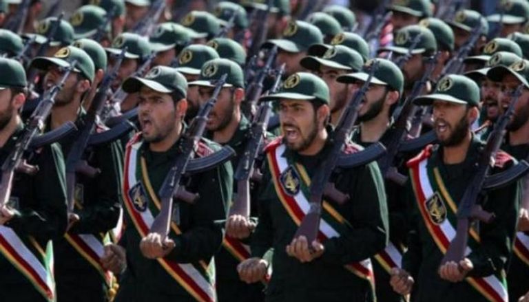 عناصر من الحرس الثوري الإيراني خلال استعراض سابق