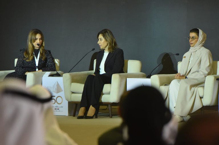 نورة الكعبي وزيرة الثقافة والشباب الإماراتية