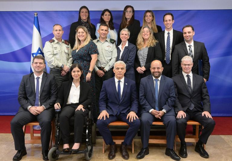 رئيس الوزراء الإسرائيلي يوقع على الاتفاق