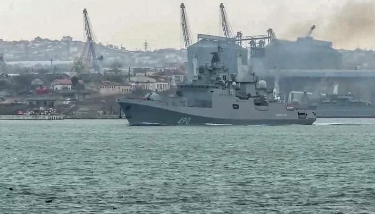 سفينة حربية روسية خارج ميناء سيفاستوبول في القرم