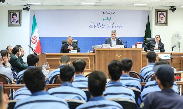 إيران تبدأ محاكمة المتظاهرين دون محامين إلهه محمدي ونيلوفر حامدي