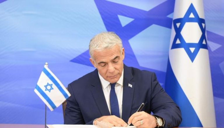 رئيس الوزراء الإسرائيلي يائير لابيد يوقع الاتفاق