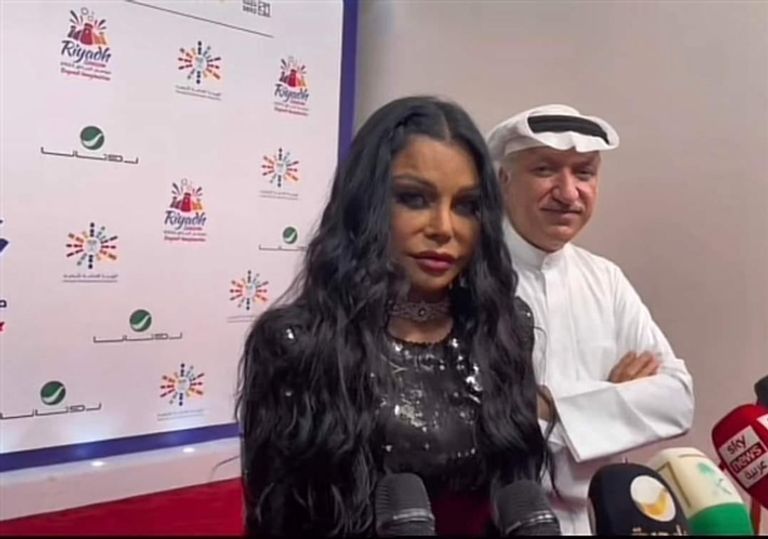 الإعلامية ياسمين عز