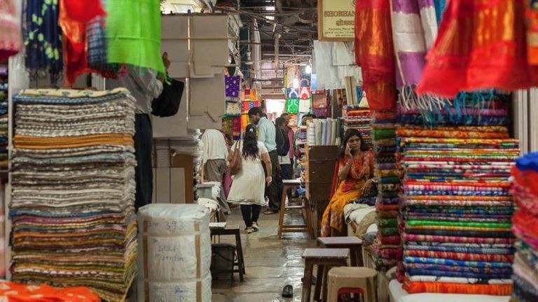 سوق " Mangaldas" أحد أفضل مراكز التسوق في مومباي أشهر 6 أماكن التسوق في مومباي.. أسواق ومولات عصرية