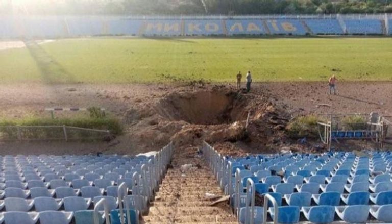 آثار قصف استهدف أحد الملاعب الأوكرانية- أرشيفية