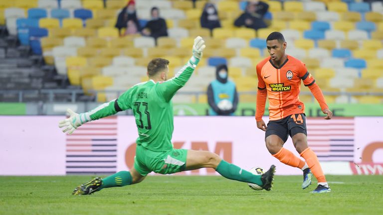 آثار قصف استهدف أحد الملاعب الأوكرانية- أرشيفية