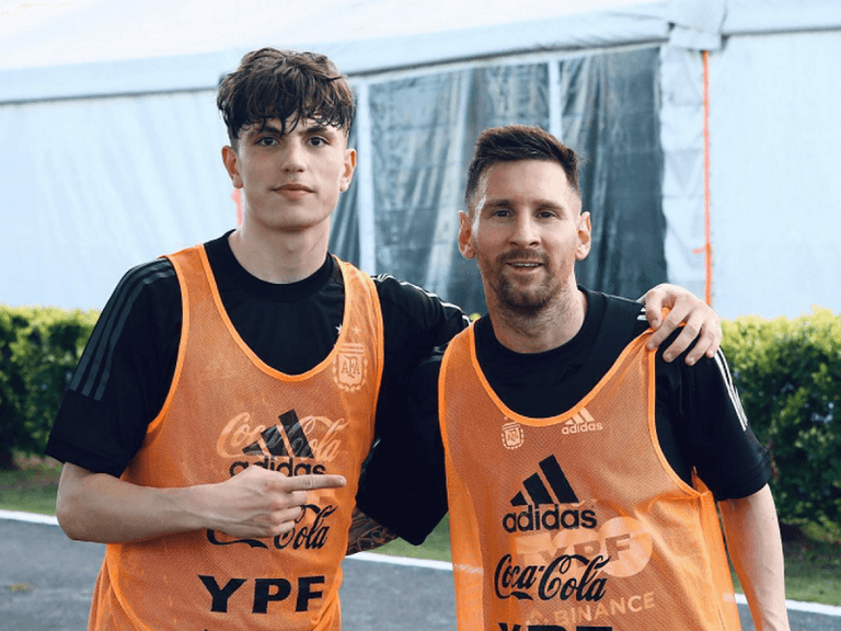 أليخاندرو جارناتشو وليونيل ميسي