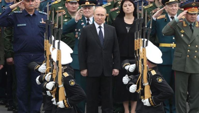 الرئيس بوتين يضع إكليل الزهور بمناسبة حرب الاتحاد السوفيتي ضد ألمانيا 