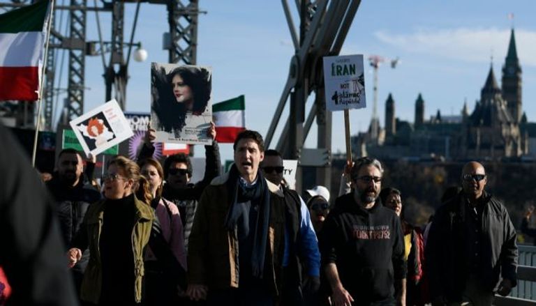 رئيس وزراء كندا وزوجته في مسيرة دعما لاحتجاجات مهسا أميني