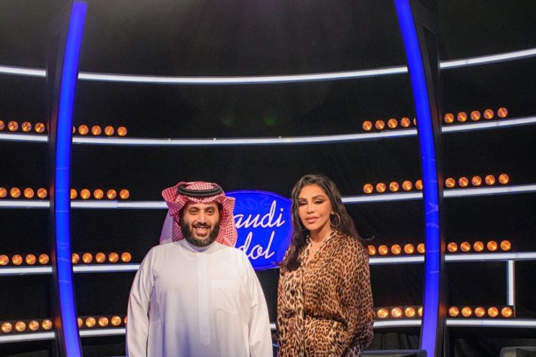 تركي آل الشيخ مع نجوم سعودي أيدول
