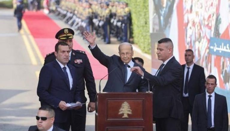  الرئيس اللبناني ميشال عون أثناء مراسيم الوداع-أرشيفية