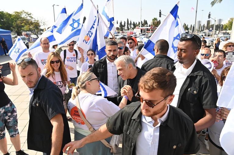 نتنياهو وجانتس ولابيد