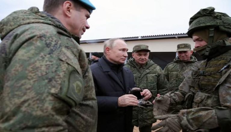 الرئيس الروسي فلاديمير بوتين خلال تفقده أوضاع الجنود