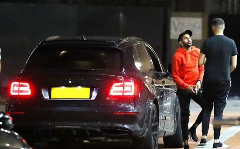 البينتلي.. إحدى سيارات رياض محرز