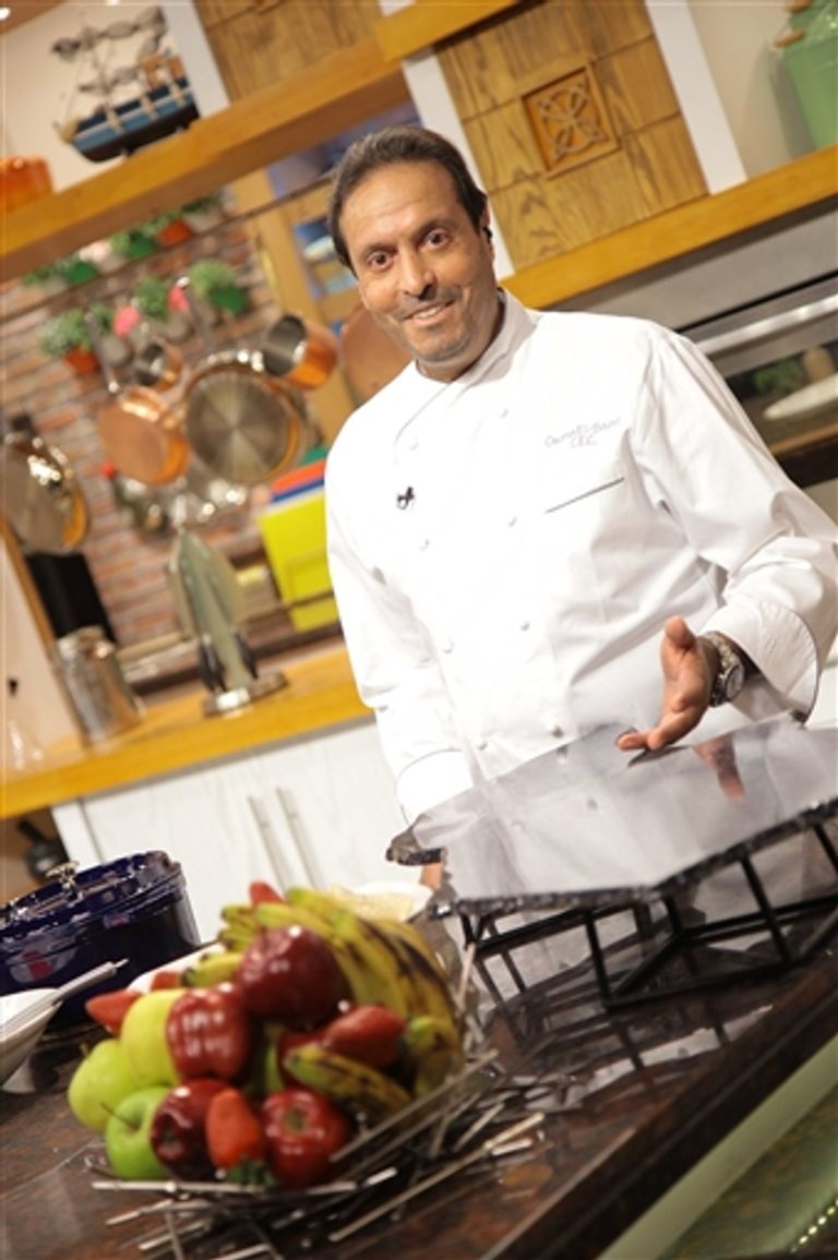 الشيف أسامة السيد في أحد برامجه الشيف أسامة السيد