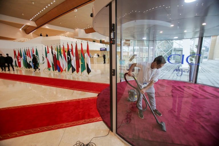 مركز المؤتمرات بالجزائر- عبداللطيف رحال حيث تنعقد القمة العربية