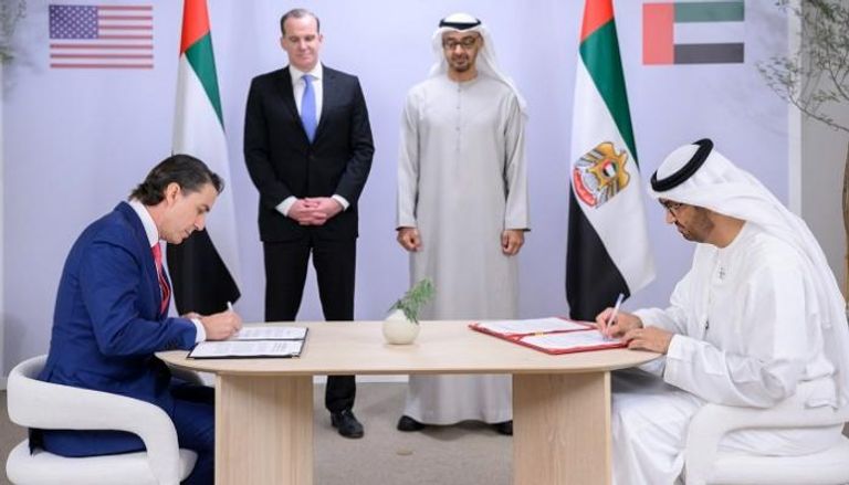 الشيخ محمد بن زايد آل نهيان رئيس دولة الإمارات يشهد توقيع الشراكة الاستراتيجية بين البلدين