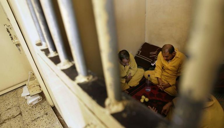 معتقلون في أحد السجون العراقية