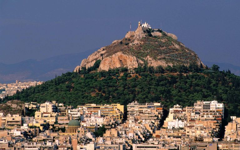 تل ليكابيتوس أحد أماكن السياحة في أثينا السياحة في أثينا… 5 بقاع سياحية تخطف النظر