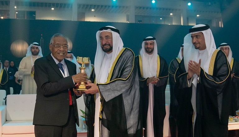 سلطان القاسمي يفتتح معرض الشارقة للكتاب