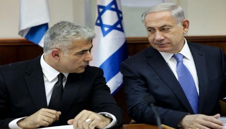 من اليمين رئيس الحكومة الإسرائيلية الأسبق نتنياهو والحالي لابيد