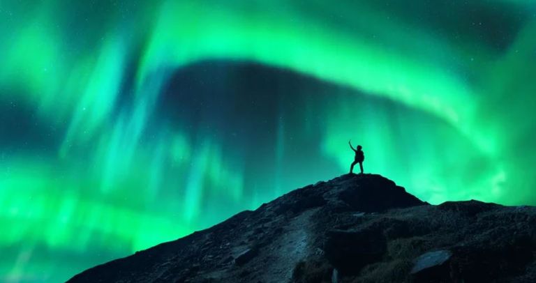 عاصفة شمسية - تخيلية