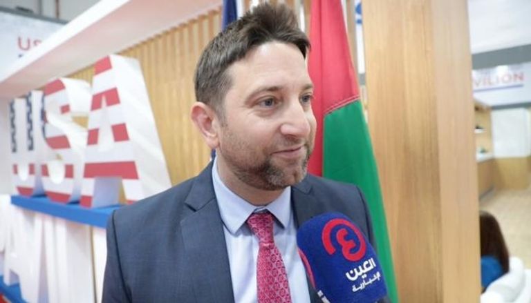جاي تريلور المتحدث باسم السفارة الأمريكية في أبوظبي