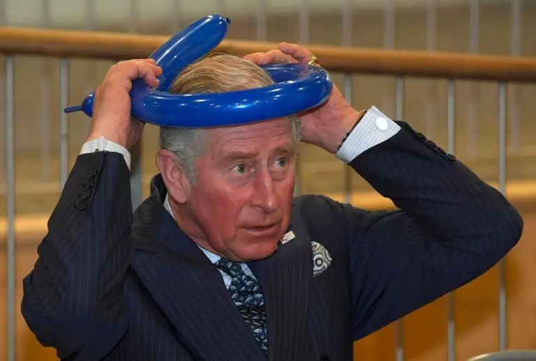 الملك تشارلز في زي