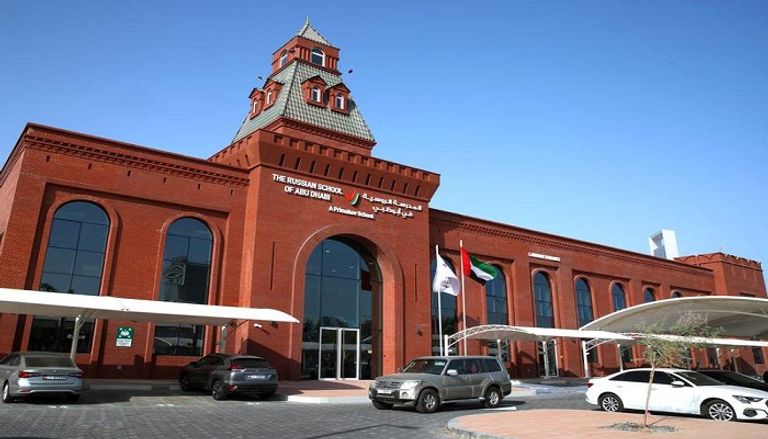 وزير الخارجية الروسي سيرجي لافروف خلال زيارته للمدرسة الروسية