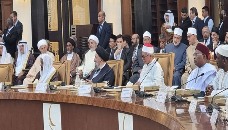 شيخ الأزهر والبابا فرنسيس خلال اجتماع مجلس الحكماء
