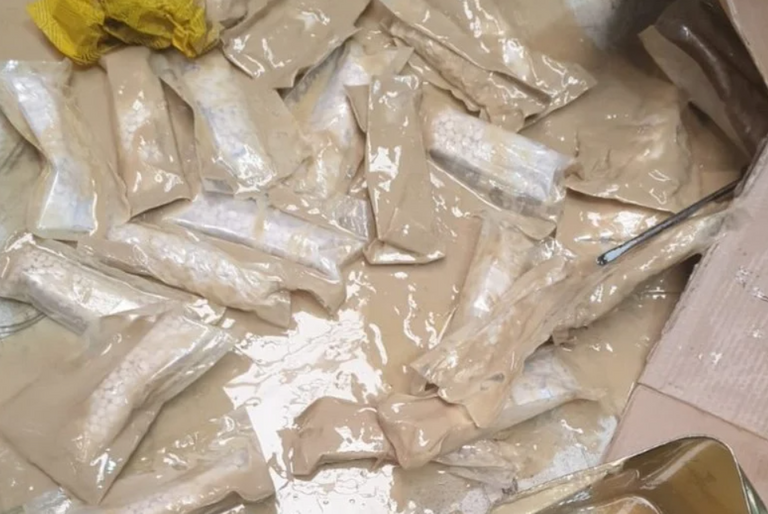 جانب من شحنة الأقراص المخدرة