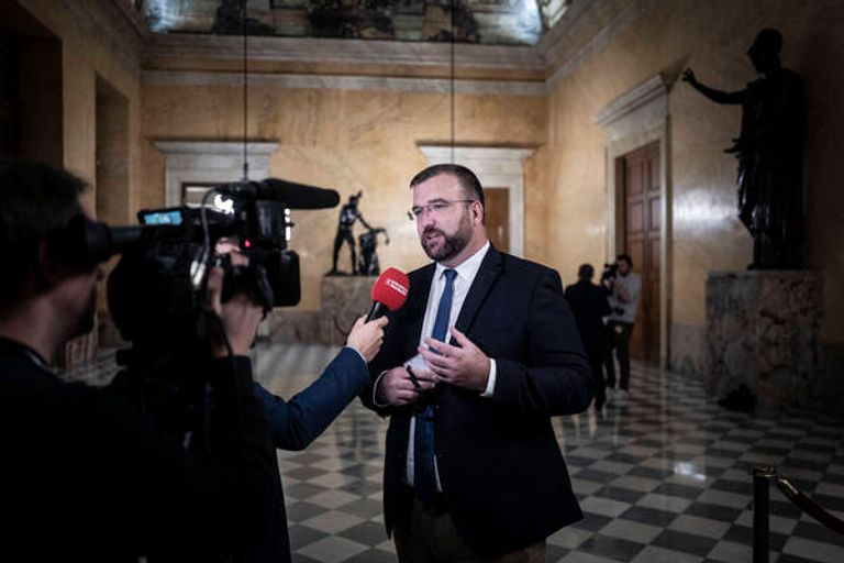 نواب فرنسيون غاضبون من واقعة العنصرية