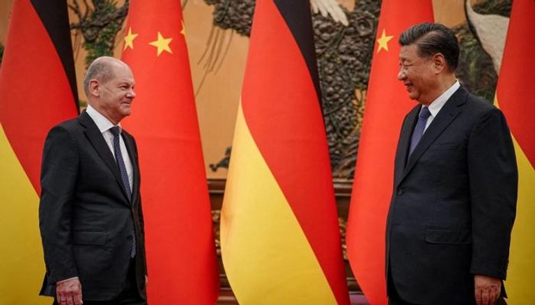 الرئيس الصيني شي جين بينج والمستشار الألماني أولاف شولتز- رويترز