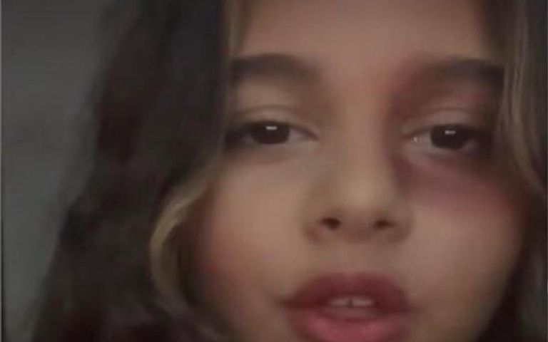 شيرين عبدالوهاب رفقة ابنتيها