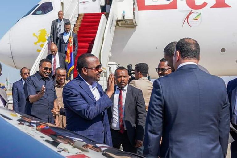 رئيس الوزراء الإثيوبي لدى وصوله إلى شرم الشيخ رئيس الوزراء الإثيوبي لدى وصوله إلى شرم الشيخ