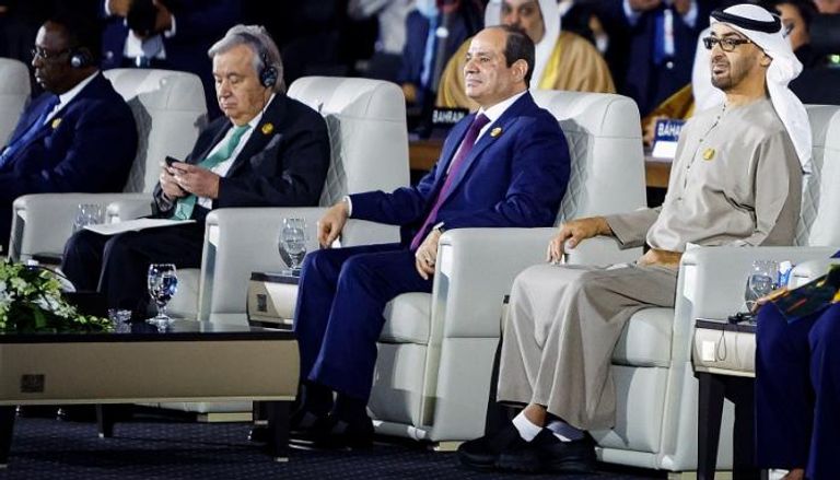 الشيخ محمد بن زايد آل نهيان والرئيس عبدالفتاح السيسي في مؤتمر المناخ بشرم الشيخ