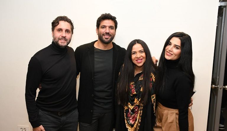 فيلم تحت تهديد السلاح