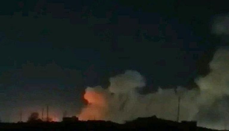 دخان يتصاعد من مدينة مأرب بعد هجوم حوثي