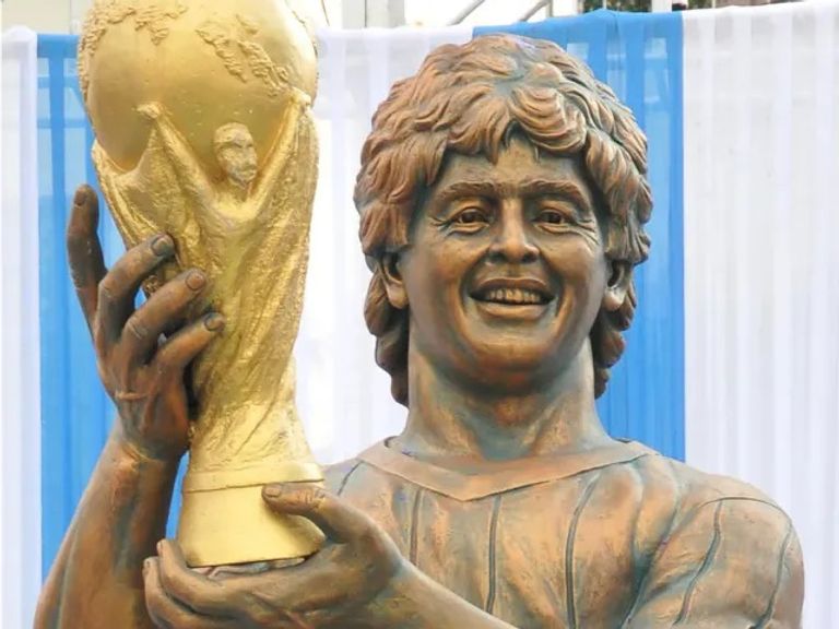 تمثال مارادونا تمثال كريستيانو رونالدو