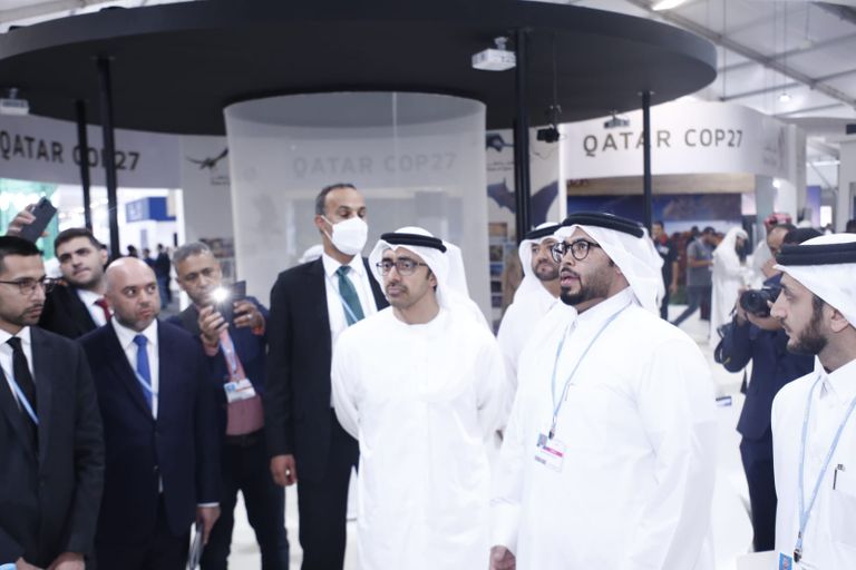 الشيخ عبدالله بن زايد آل نهيان يتفقد جناح قطر في COP 27