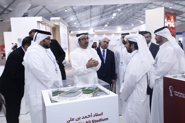الشيخ عبدالله بن زايد آل نهيان يتفقد جناح قطر في COP 27