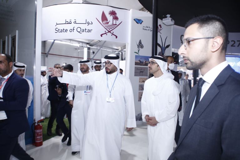 الشيخ عبدالله بن زايد آل نهيان يتفقد جناح قطر في COP 27