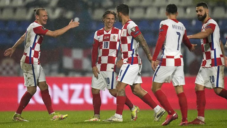 مودريتش يحتفل بالتسجيل مع كرواتيا ضد سلوفاكيا لوكا مودريتش نجم منتخب كرواتيا