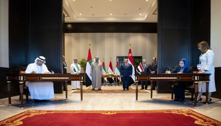 الإمارات ومصر توقعان اتفاقية لإنشاء محطة طاقة رياح