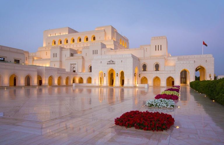 أوبرا مسقط ضمن أماكن سياحية في مسقط 5 أماكن سياحية في مسقط.. رحلة لا تُنسى