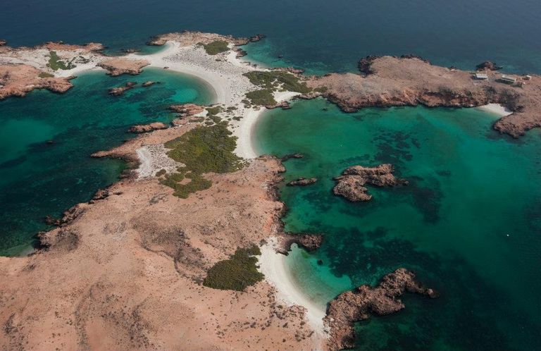 جزر الديمانيات ضمن أماكن سياحية في مسقط 5 أماكن سياحية في مسقط.. رحلة لا تُنسى