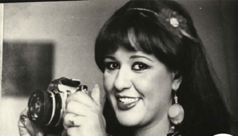 معالي زايد تلتقط صورة