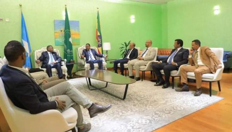 جانب من لقاء رئيس المخابرات الصومالية مسؤولين إثيوبيين