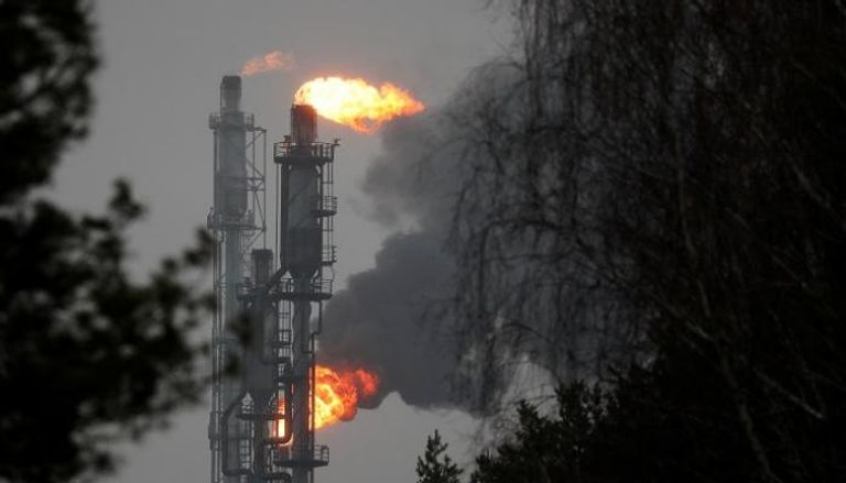 شعلة تحترق للغاز الطبيعي في بيلاروسيا - رويترز