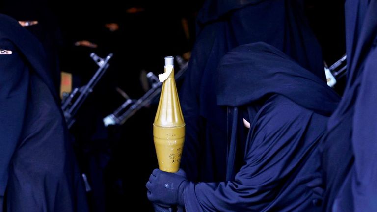 عرض للمليشيات النسائية للحوثي- أرشيفية